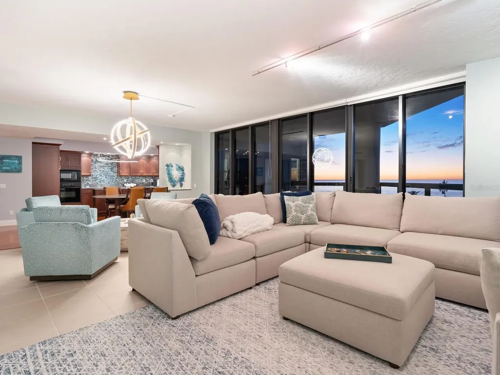 1281 Gulf Of Mexico Drive Longboat Key FL 34228