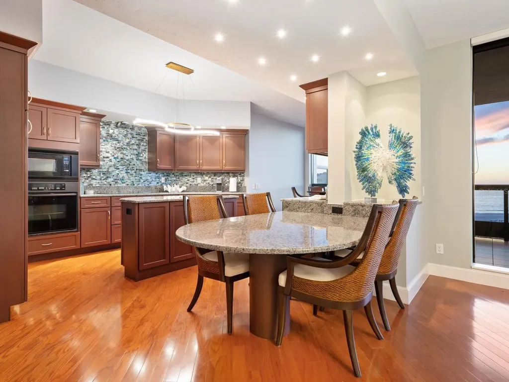 1281 Gulf Of Mexico Drive Longboat Key FL 34228
