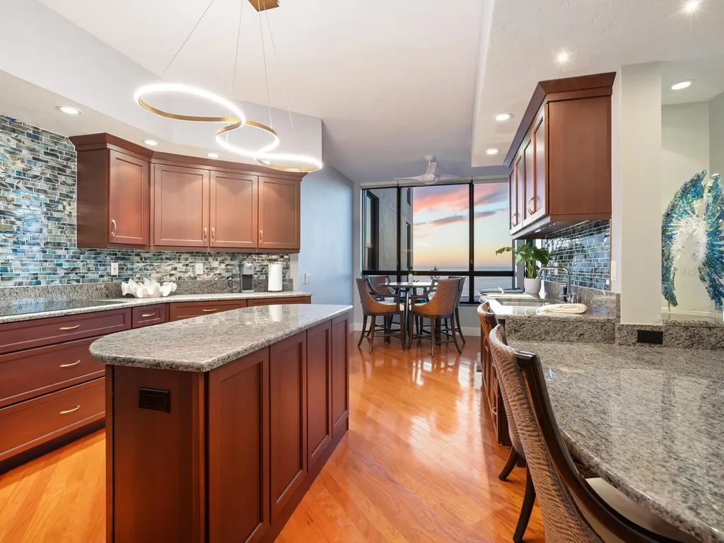 1281 Gulf Of Mexico Drive Longboat Key FL 34228