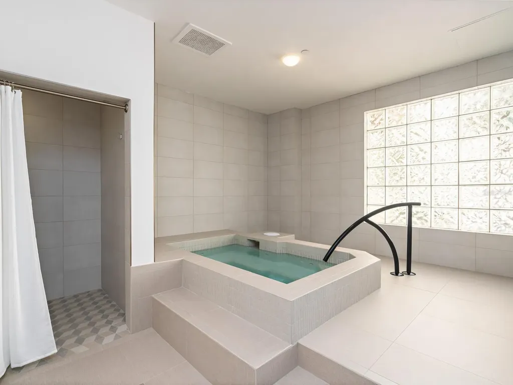 1281 Gulf Of Mexico Drive Longboat Key FL 34228