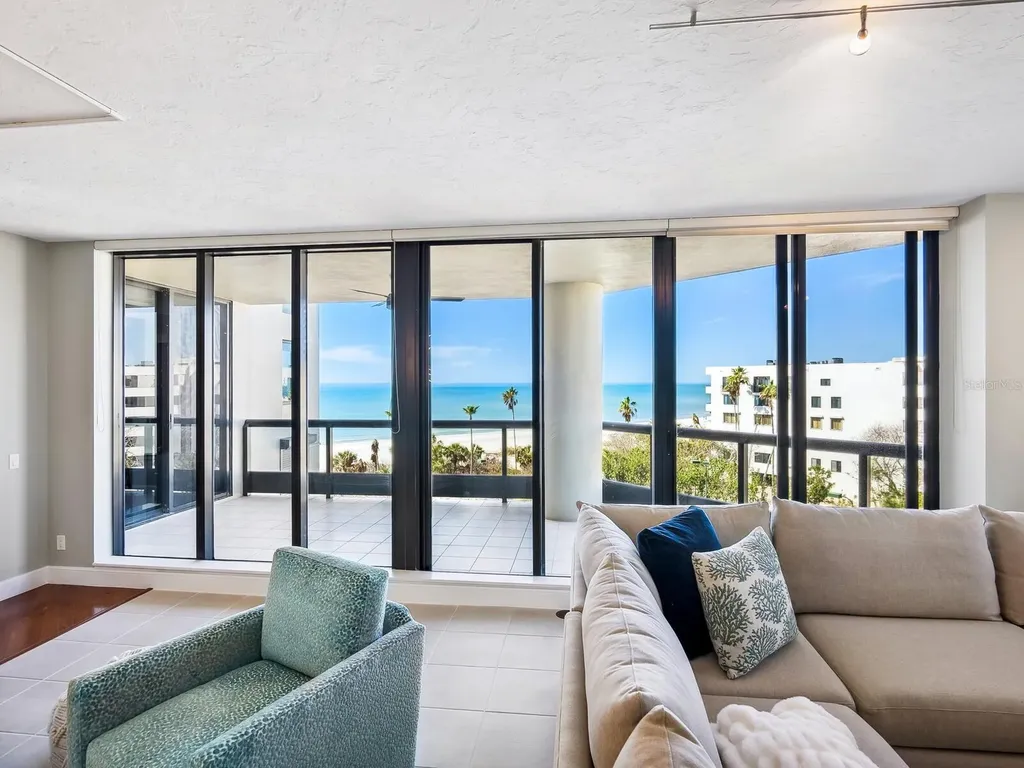 1281 Gulf Of Mexico Drive Longboat Key FL 34228