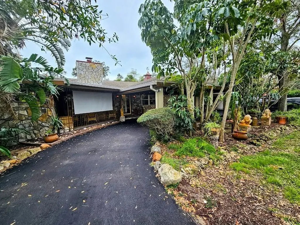 11046 54th Avenue N St Petersburg FL 33708