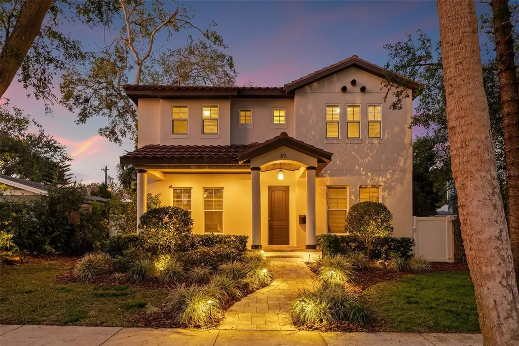 811 19th Avenue N St Petersburg FL 33704
