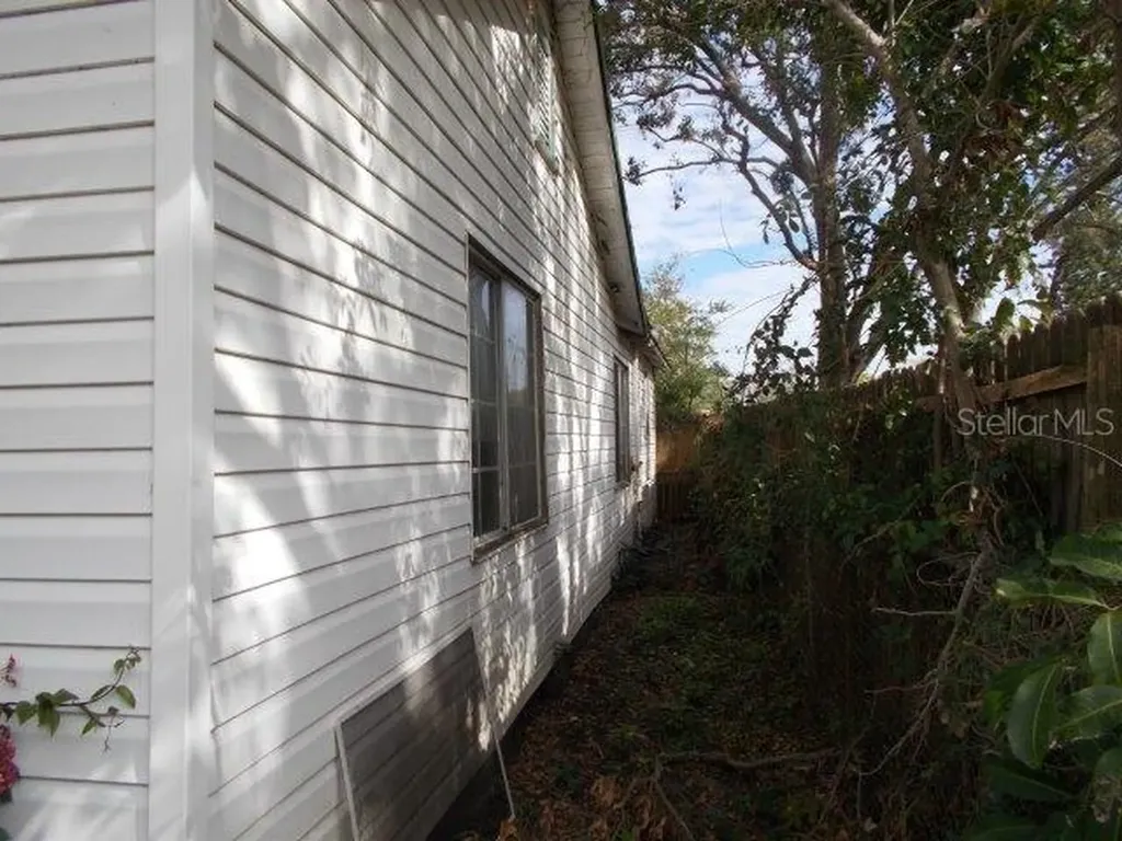 5827 39th Street N St Petersburg FL 33741