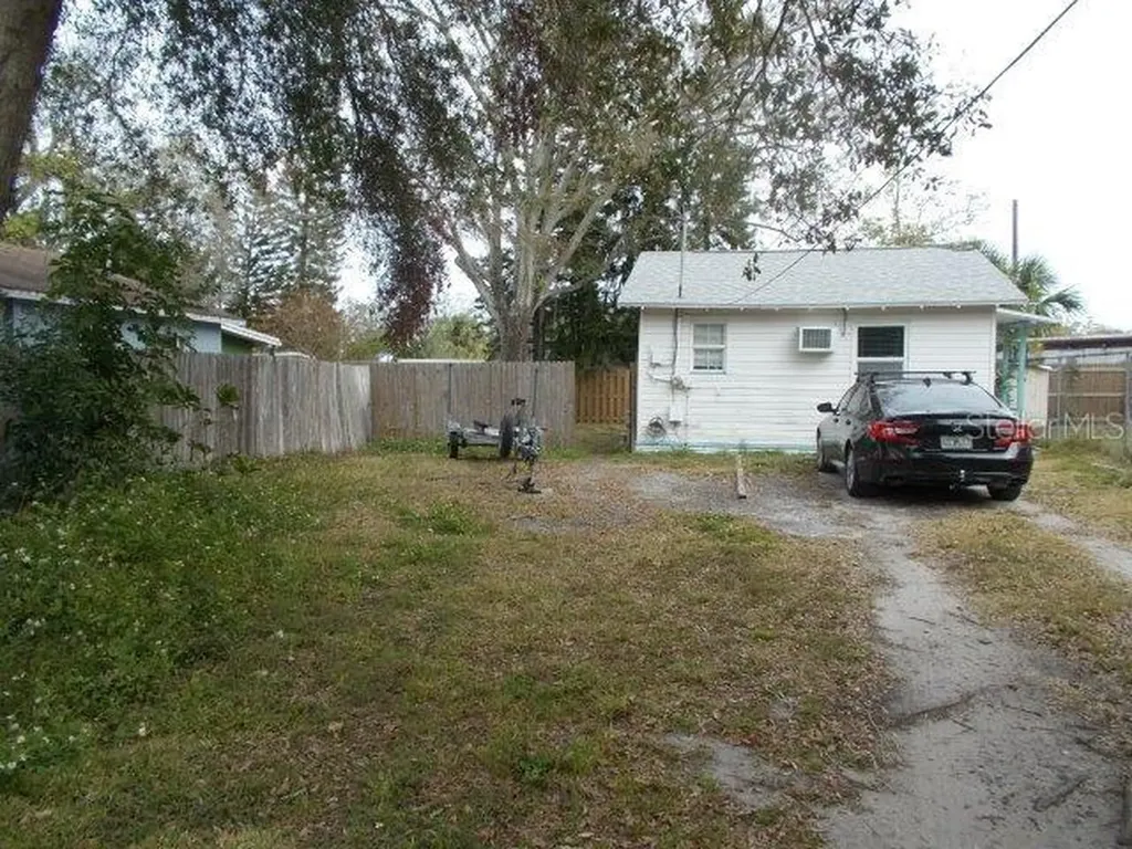 5827 39th Street N St Petersburg FL 33741