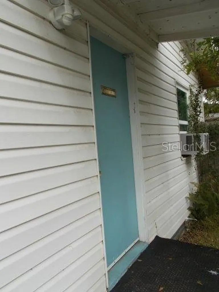 5827 39th Street N St Petersburg FL 33741