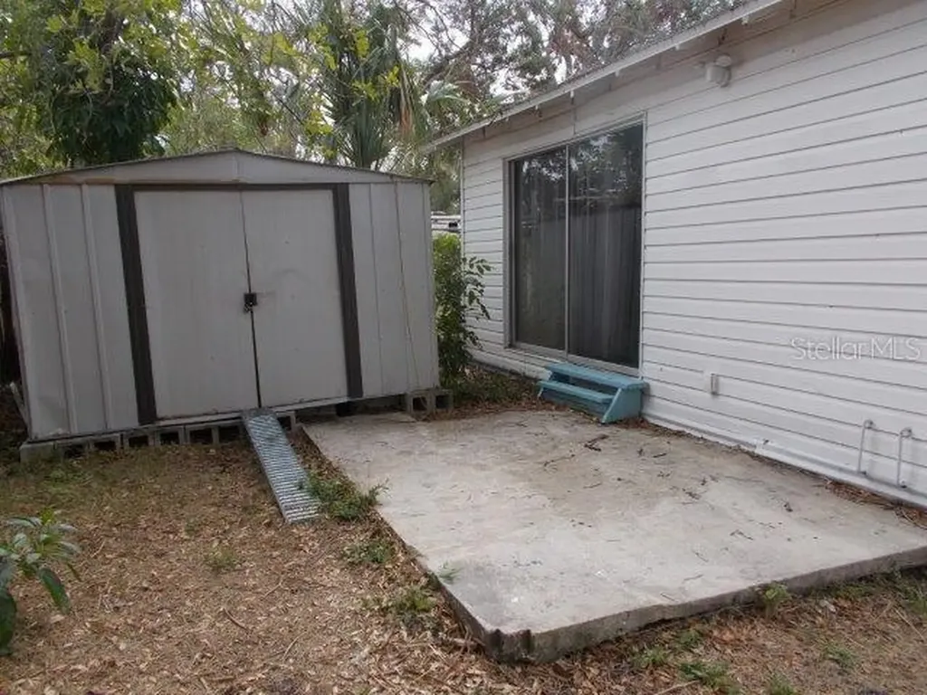 5827 39th Street N St Petersburg FL 33741