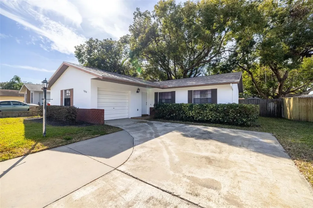 1054 Oakwood Drive Dunedin FL 34698