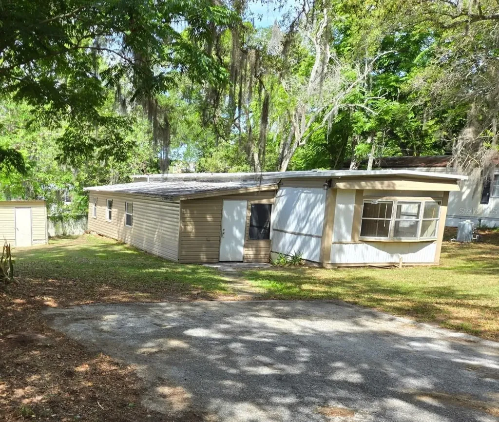 2107 Hialeah Avenue Leesburg FL 34748