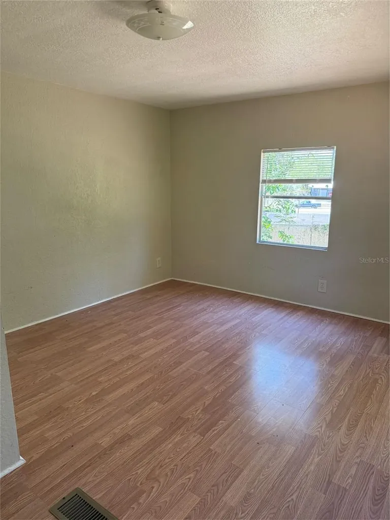 2107 Hialeah Avenue Leesburg FL 34748