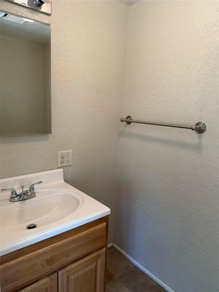 2107 Hialeah Avenue Leesburg FL 34748