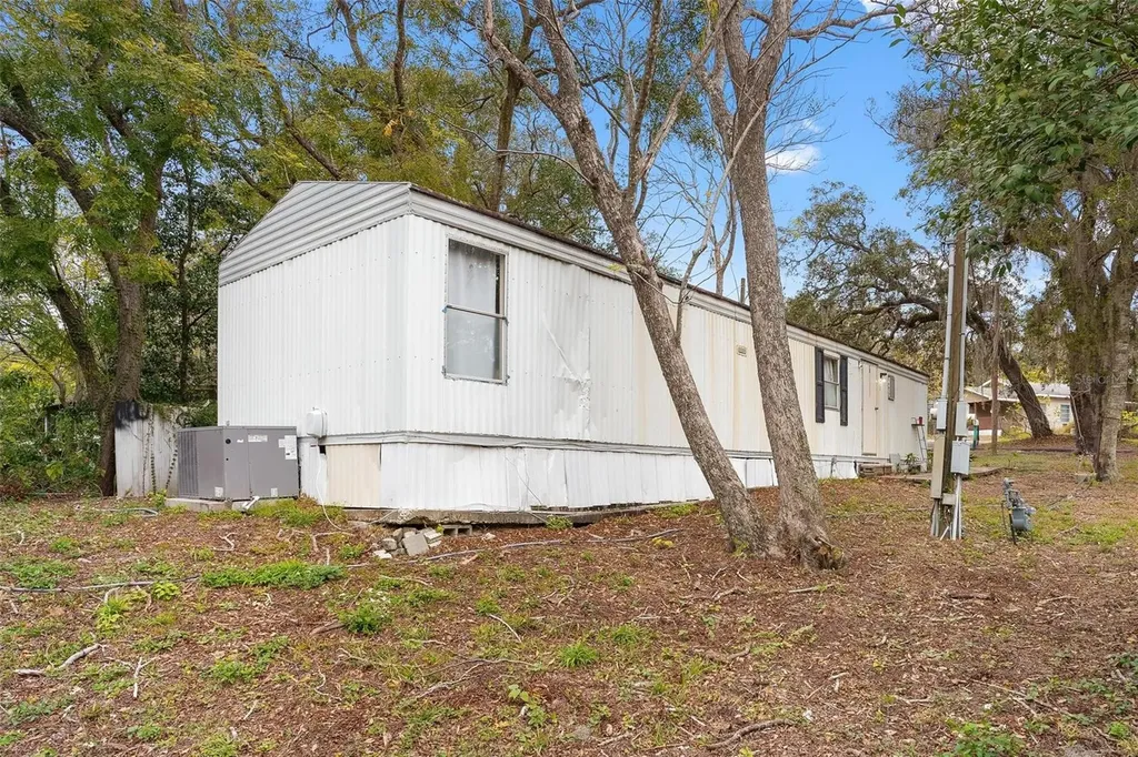 2107 Hialeah Avenue Leesburg FL 34748