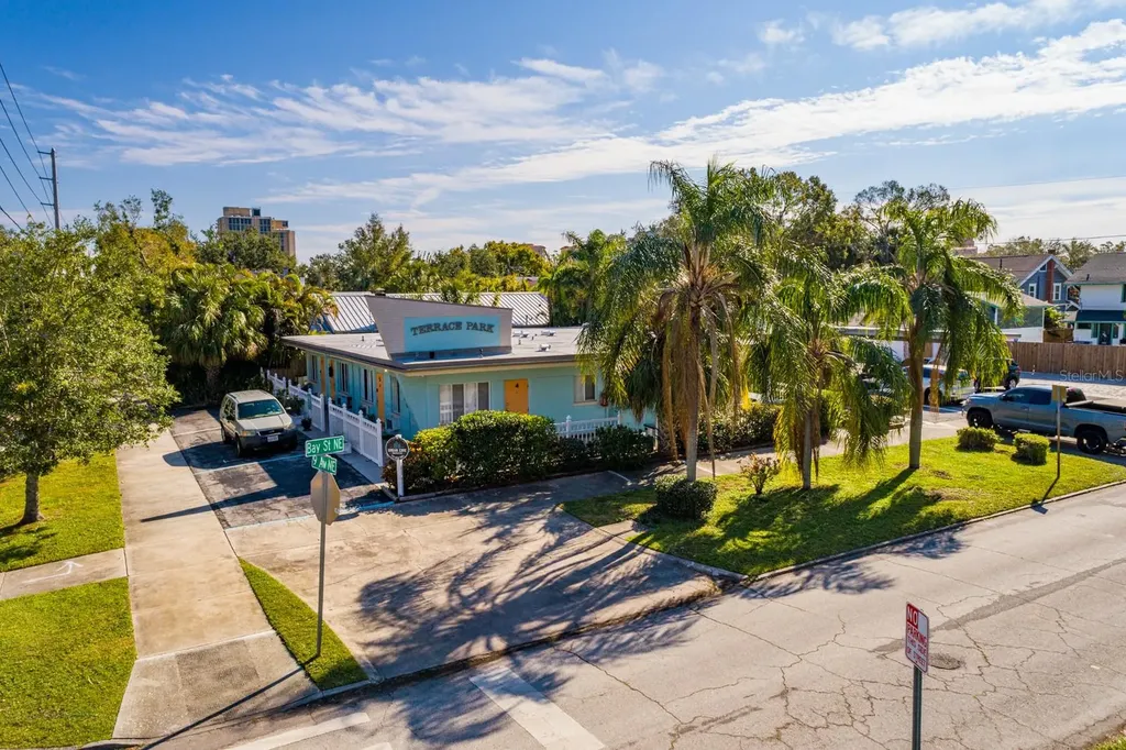 206 9th Avenue NE St Petersburg FL 33701