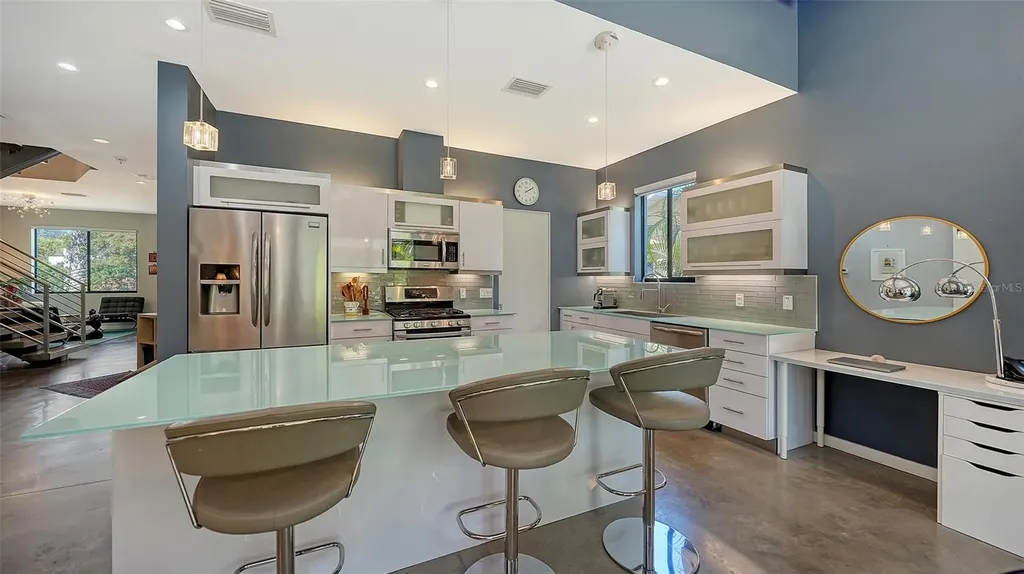 2434 Wood Street Sarasota FL 34237