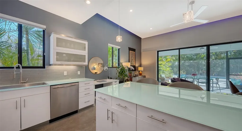 2434 Wood Street Sarasota FL 34237
