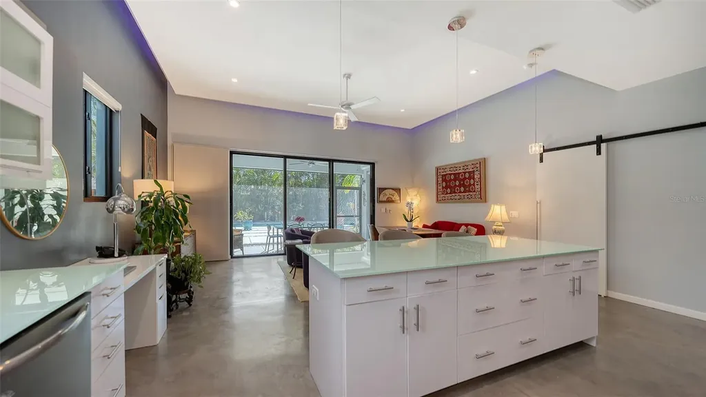 2434 Wood Street Sarasota FL 34237