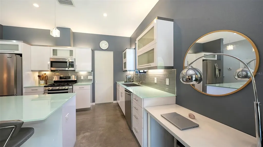 2434 Wood Street Sarasota FL 34237