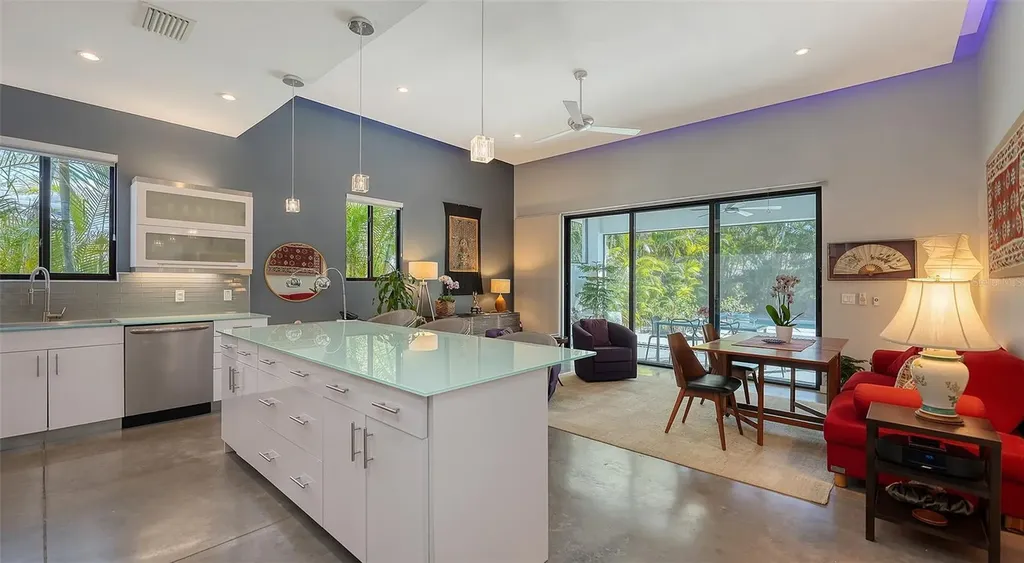 2434 Wood Street Sarasota FL 34237