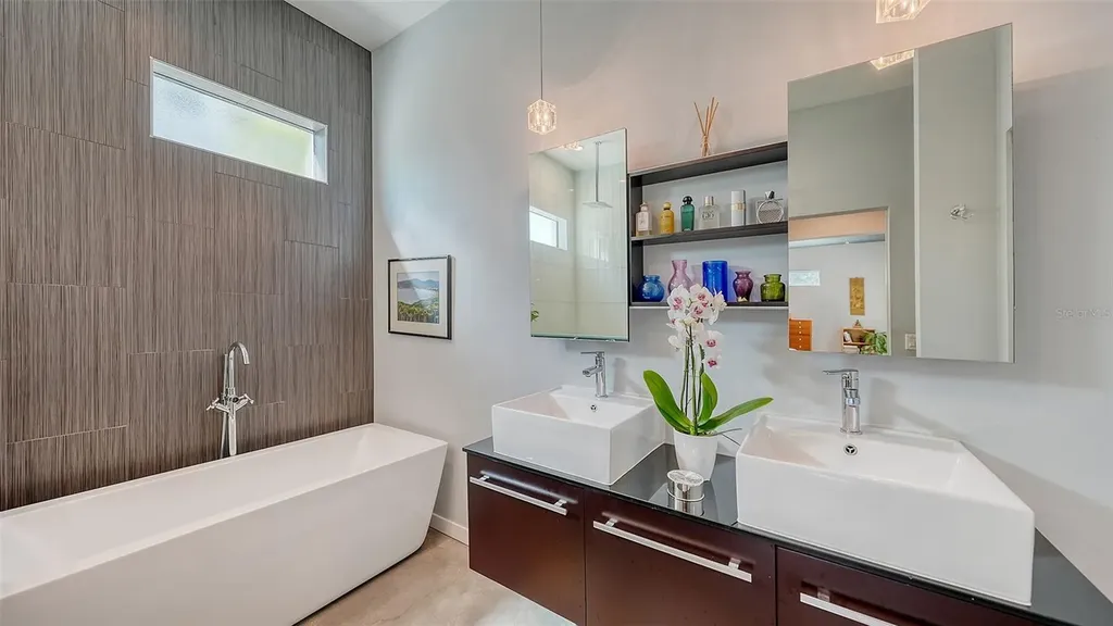 2434 Wood Street Sarasota FL 34237