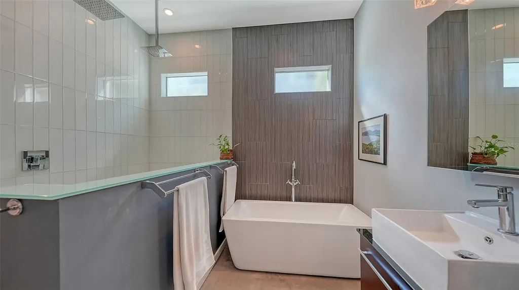 2434 Wood Street Sarasota FL 34237