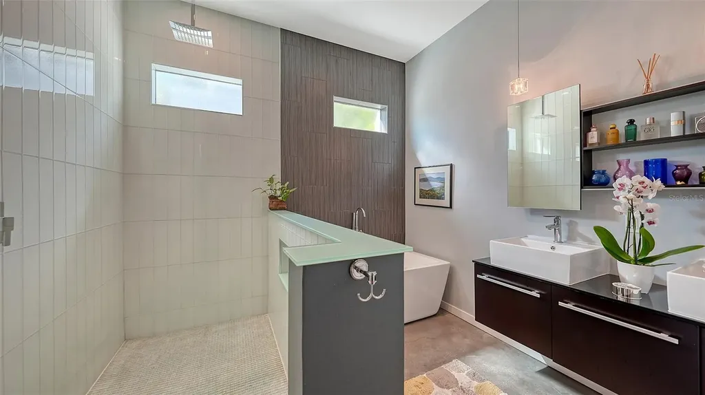 2434 Wood Street Sarasota FL 34237