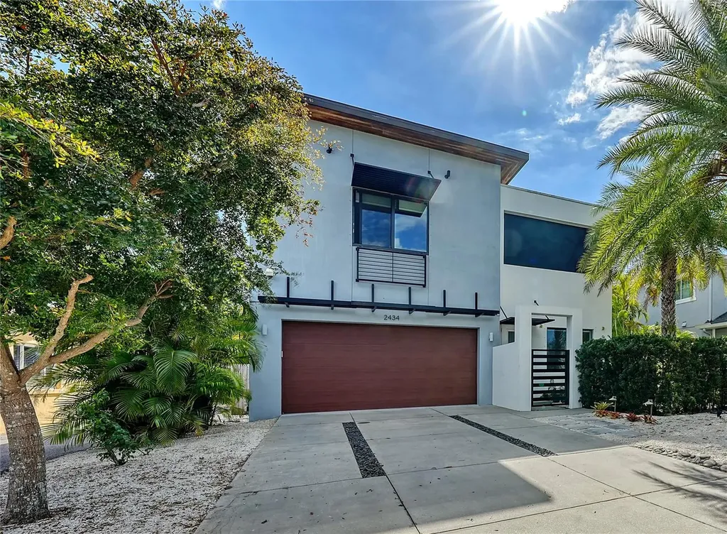 2434 Wood Street Sarasota FL 34237