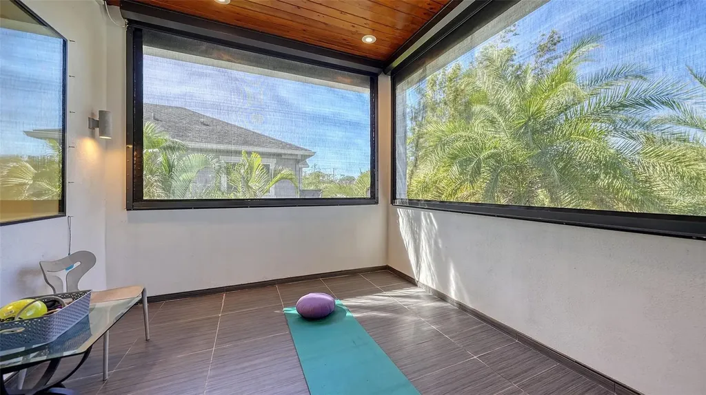 2434 Wood Street Sarasota FL 34237