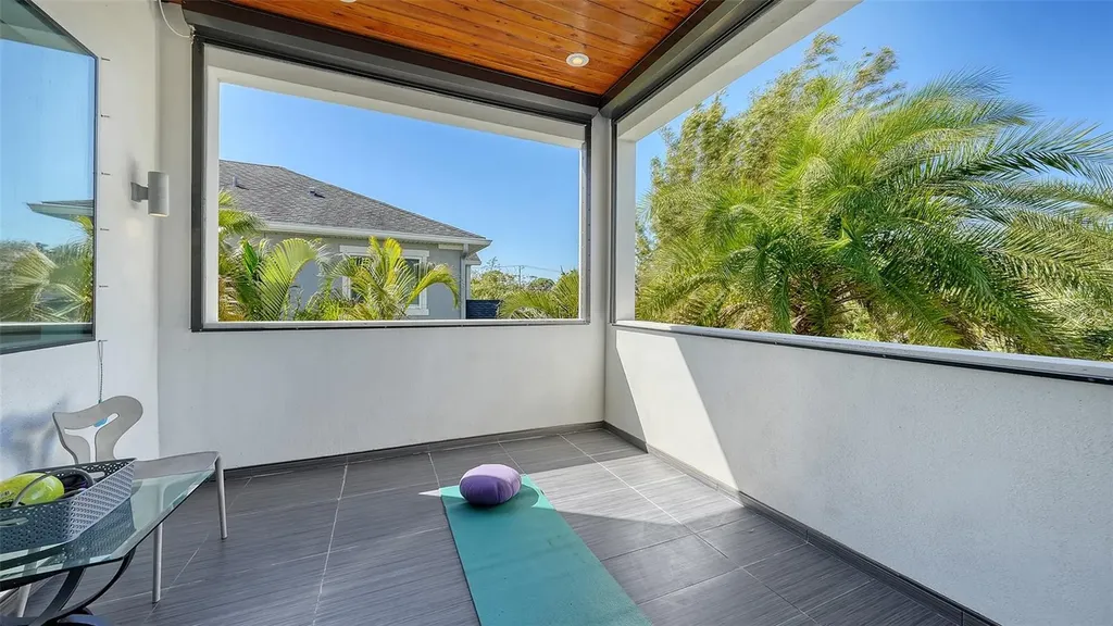 2434 Wood Street Sarasota FL 34237