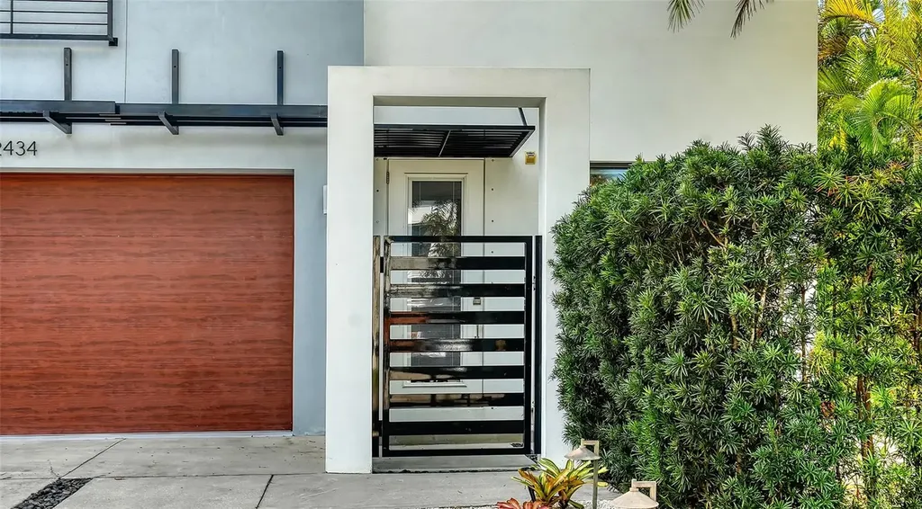 2434 Wood Street Sarasota FL 34237