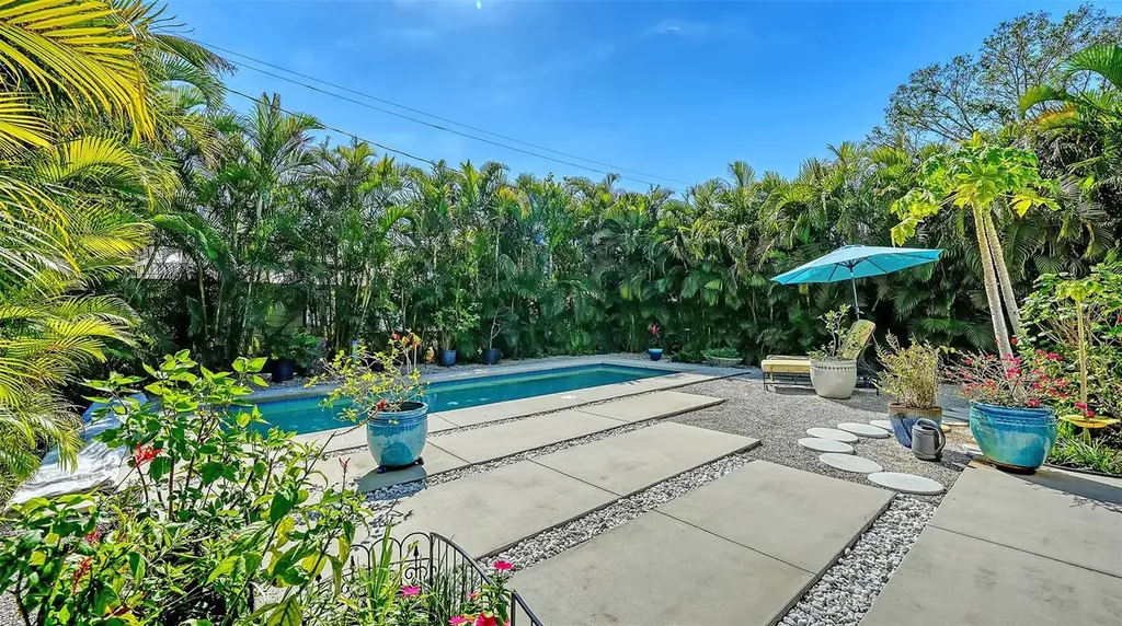 2434 Wood Street Sarasota FL 34237