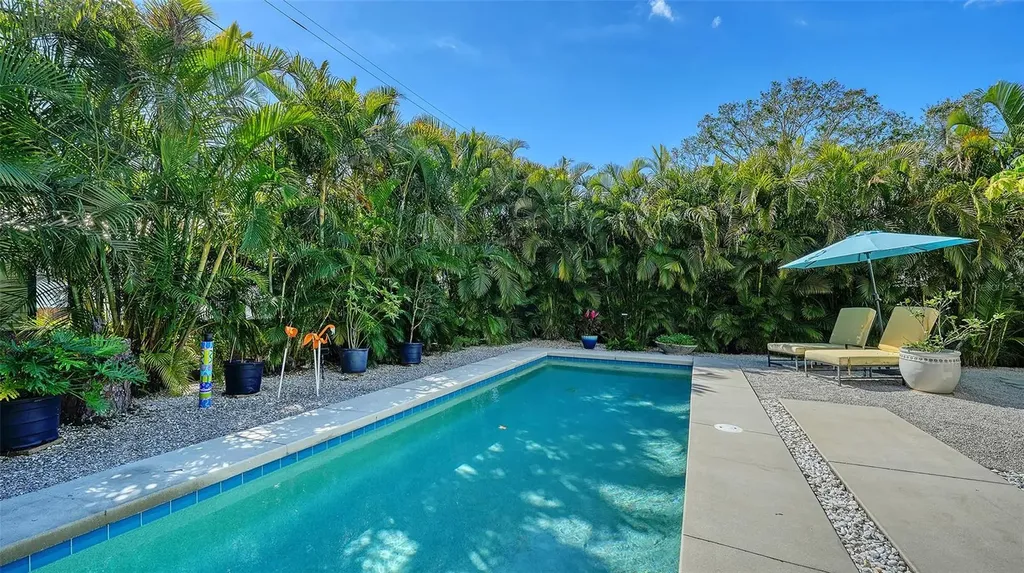 2434 Wood Street Sarasota FL 34237