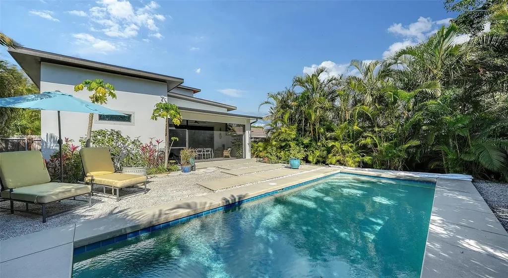 2434 Wood Street Sarasota FL 34237