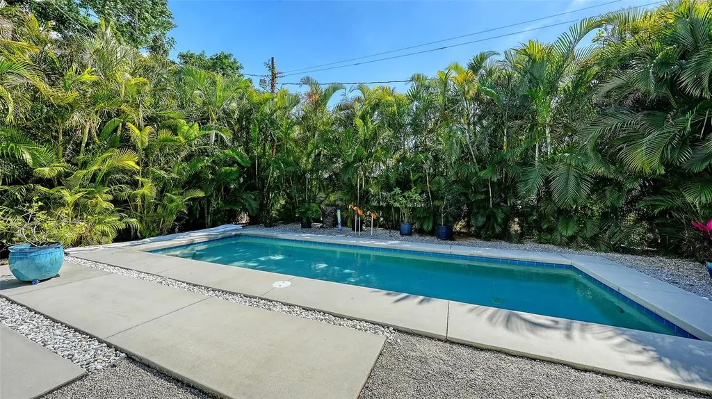 2434 Wood Street Sarasota FL 34237