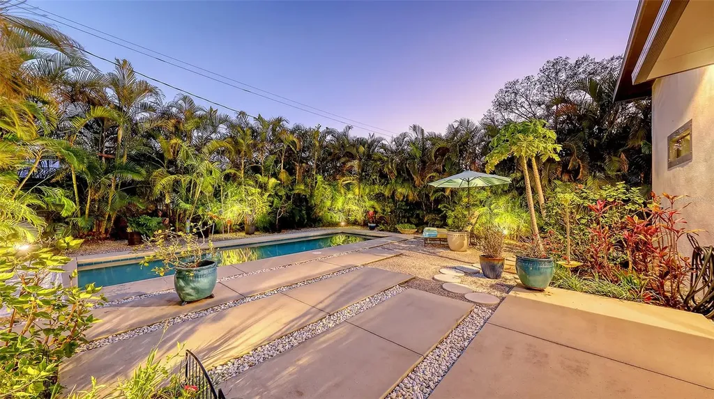 2434 Wood Street Sarasota FL 34237