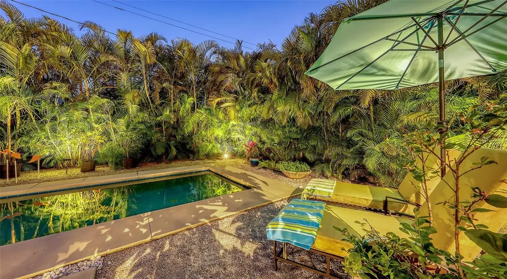 2434 Wood Street Sarasota FL 34237