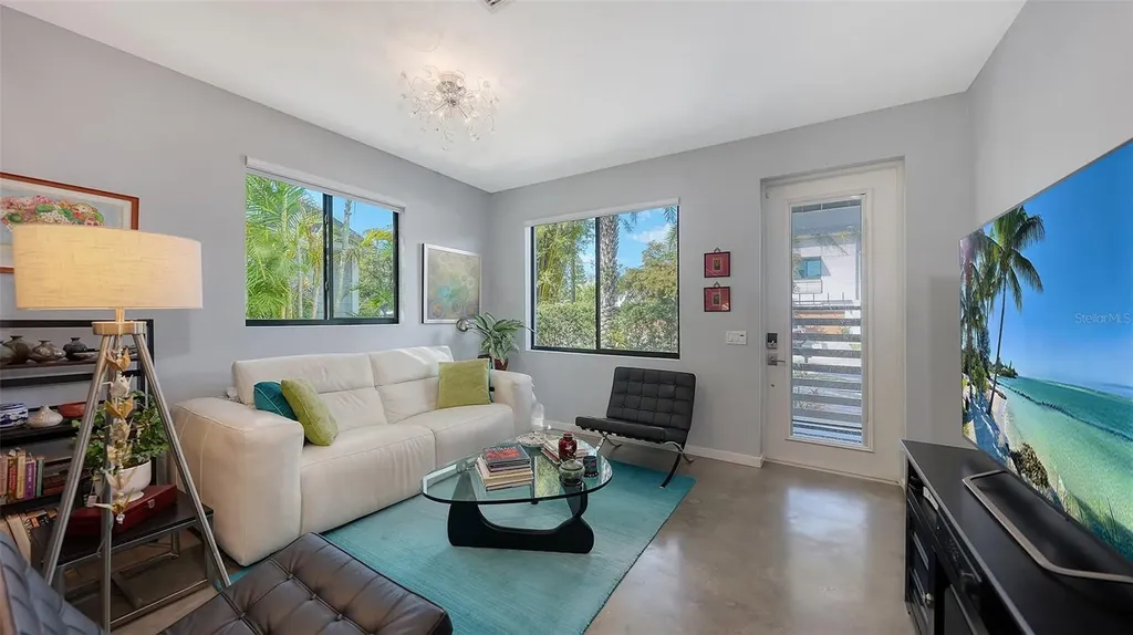 2434 Wood Street Sarasota FL 34237