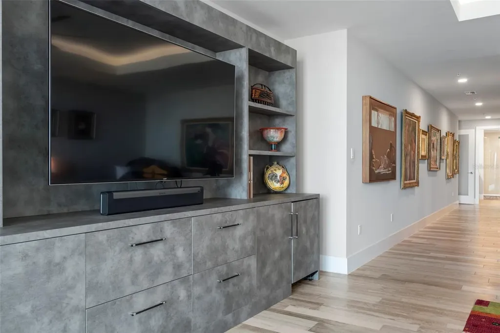 540 N Tamiami Trail Sarasota FL 34236