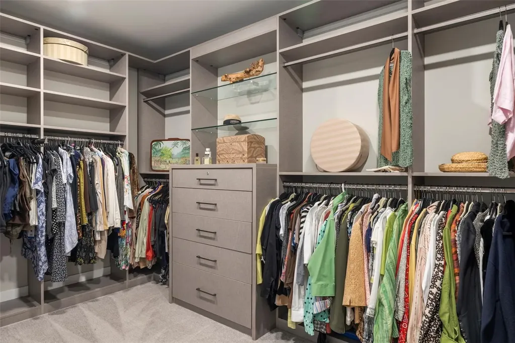 540 N Tamiami Trail Sarasota FL 34236