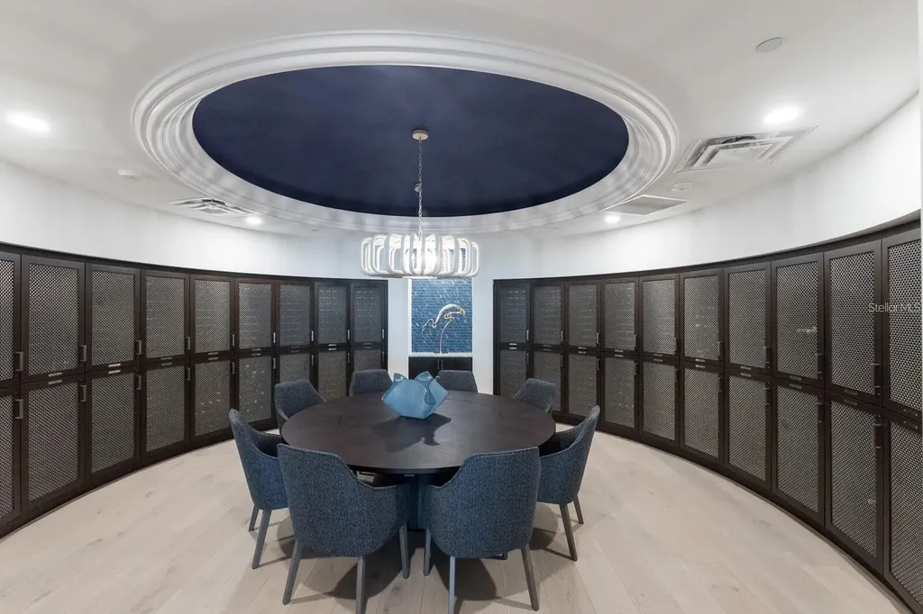 540 N Tamiami Trail Sarasota FL 34236