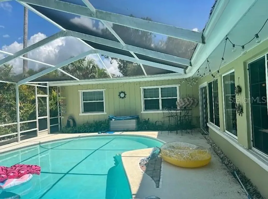 1624 Sea Breeze Drive Tarpon Springs FL 34689