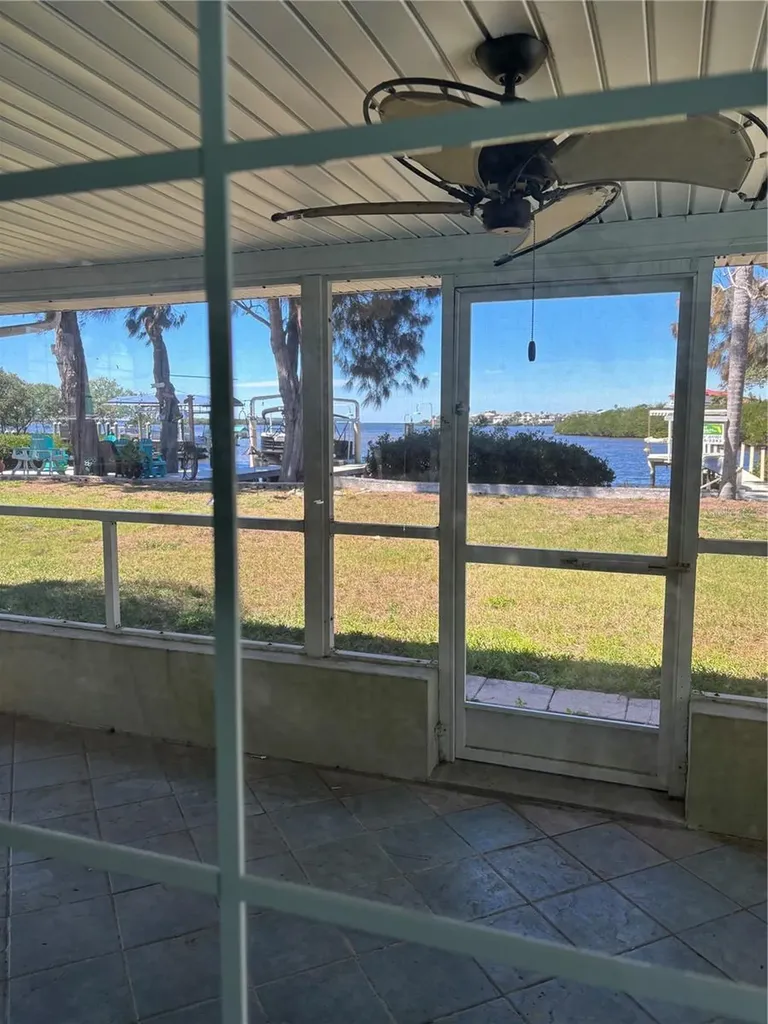 1624 Sea Breeze Drive Tarpon Springs FL 34689