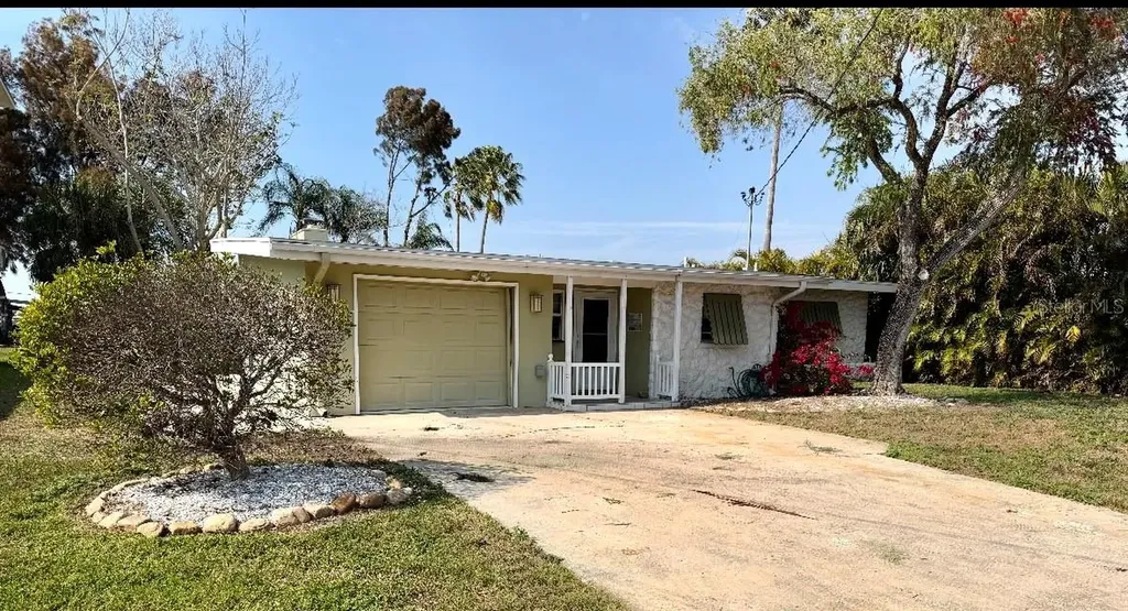 1624 Sea Breeze Drive Tarpon Springs FL 34689