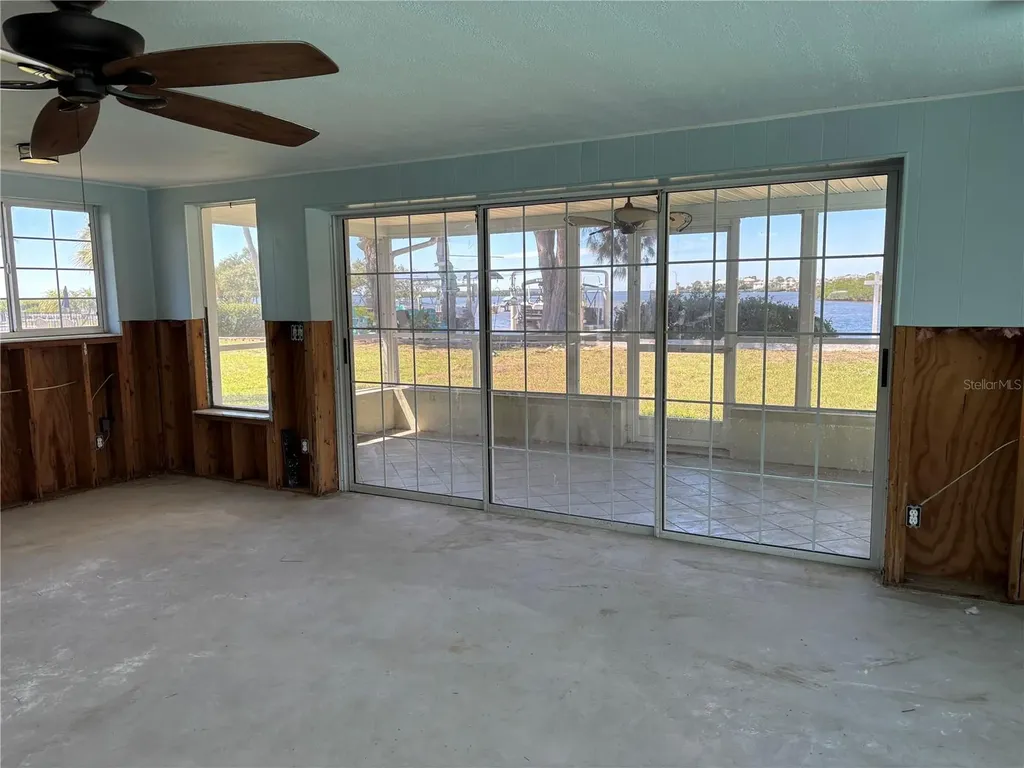 1624 Sea Breeze Drive Tarpon Springs FL 34689