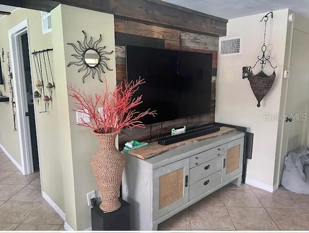 1624 Sea Breeze Drive Tarpon Springs FL 34689