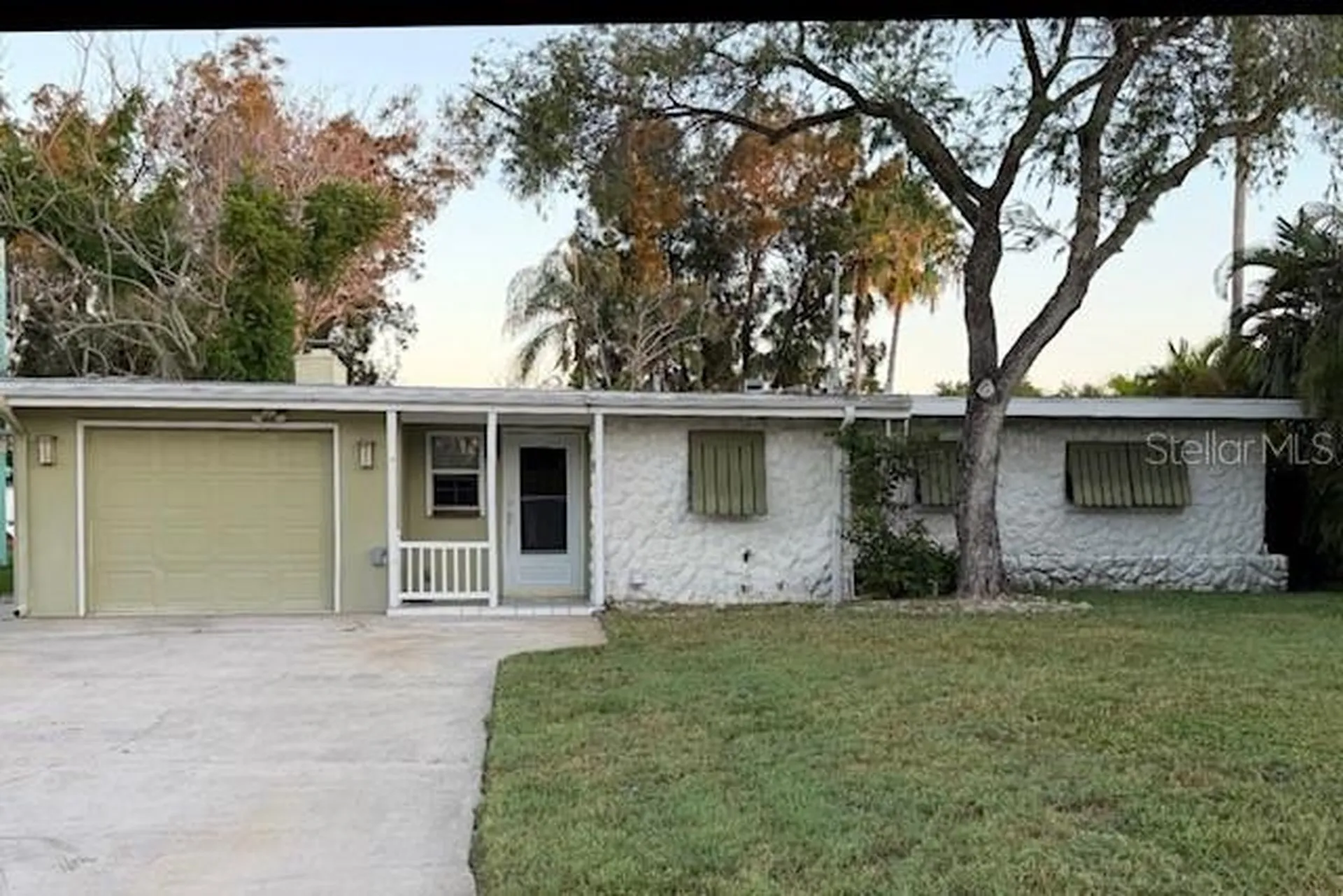 1624 Sea Breeze Drive Tarpon Springs FL 34689