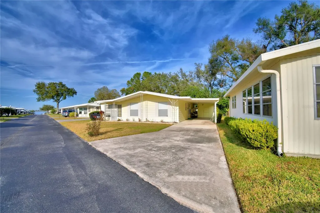 150 Holiday Lane Auburndale FL 33823