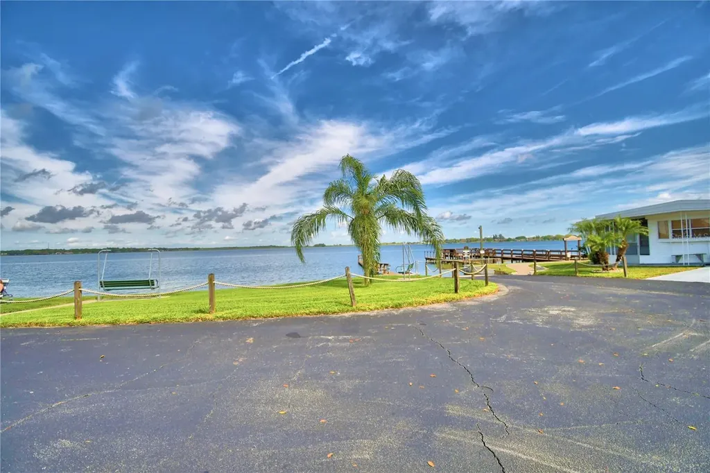 150 Holiday Lane Auburndale FL 33823