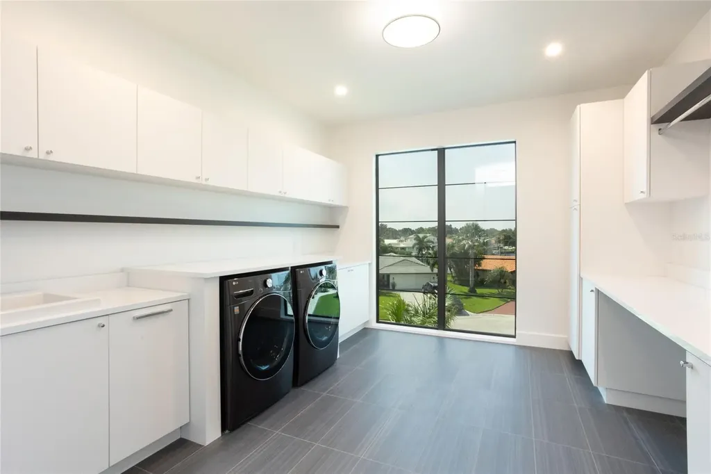 2081 Michigan Avenue NE St Petersburg FL 33703