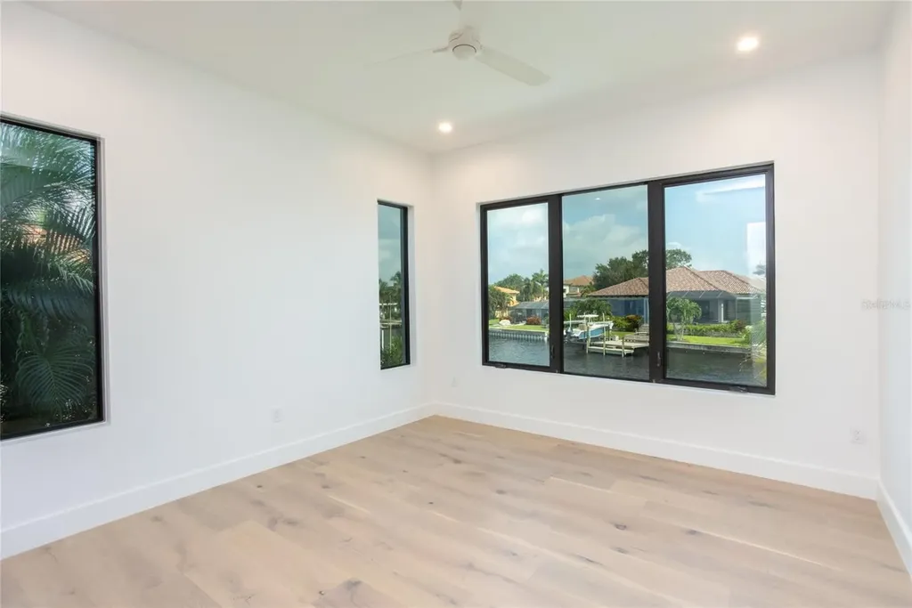2081 Michigan Avenue NE St Petersburg FL 33703