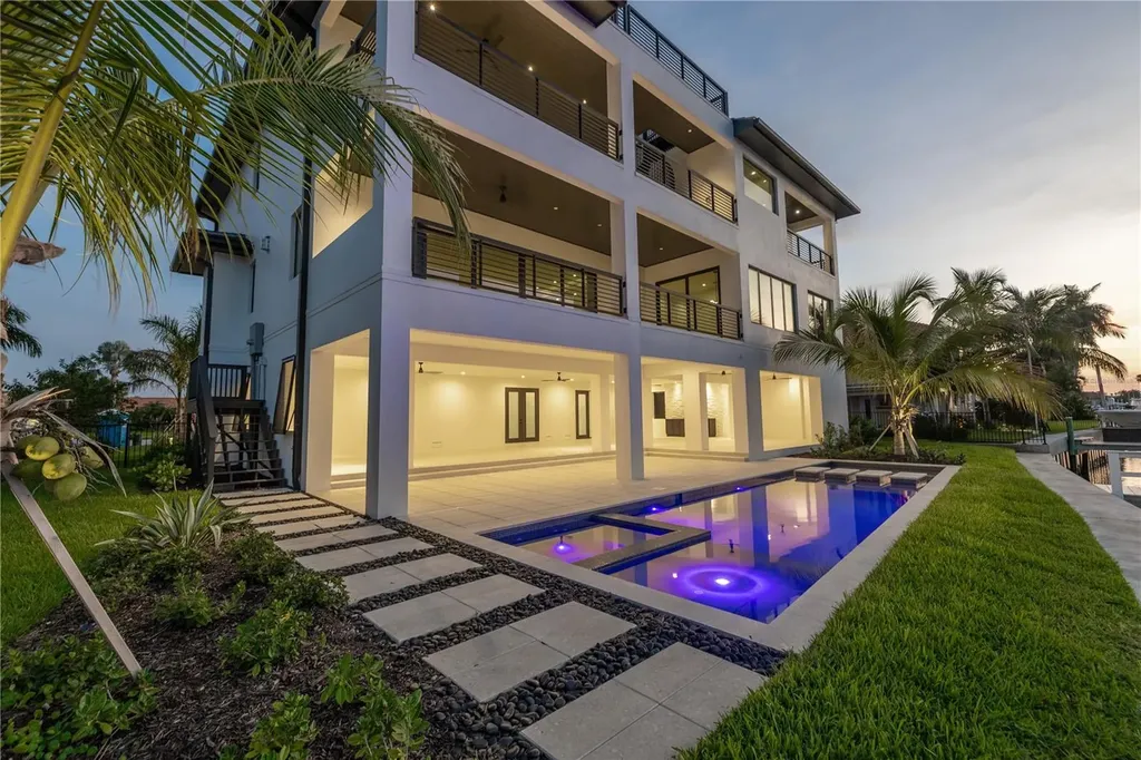 2081 Michigan Avenue NE St Petersburg FL 33703